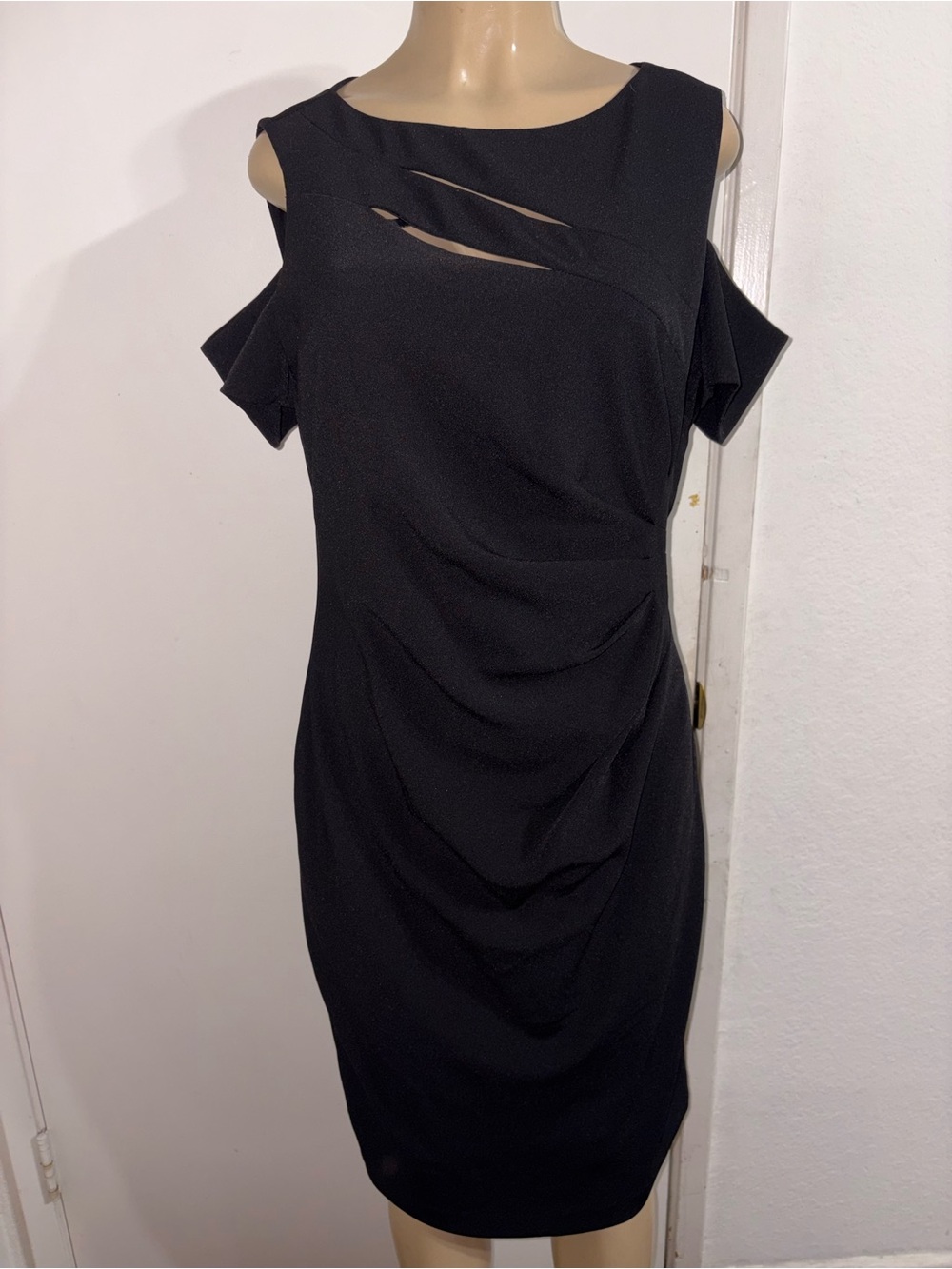 Tahari Levine Cocktail Evening Black Cold Shoulder Dress Size 12